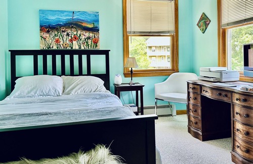 Beverly Condo | Smoke FREE Townhouse close to beaches, 5 min drive to Historic Salem!