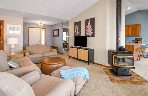 Traverse City House | Smokey Hollow Lake Front