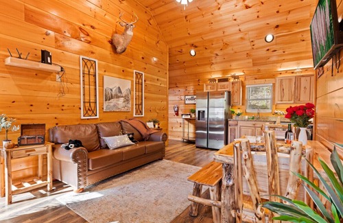 Sevierville Cabin | Smokies Couple Getaway by Ghosal Lodging