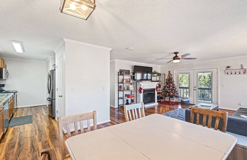 Maggie Valley House | Smoky Mountain Solace-Stunning Views! Fantastic Location! Pet Friendly