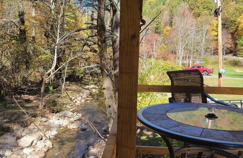 Flag Pond House | Smoky Mountain Tiny Cabin On Bold Stream With Private Hot Tub