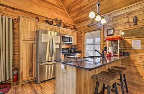 Sevierville Cabin | Smoky Mountains Cabin < 1 Mi to Douglas Lake