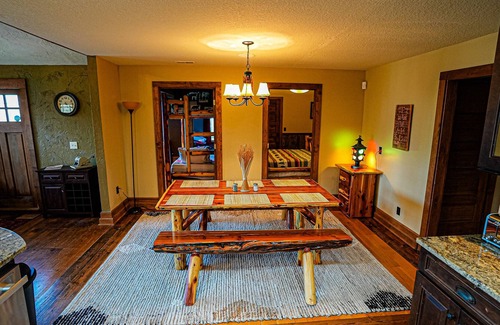 Franklin Cabin | Smoky mtn-Cherokee casino-large deck-hot tub-gameroom- view- high speed internet