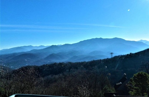 Chalet Village Condo | Smoky, Rustic and Relaxing Studio Condo - Views, Pools, Wifi