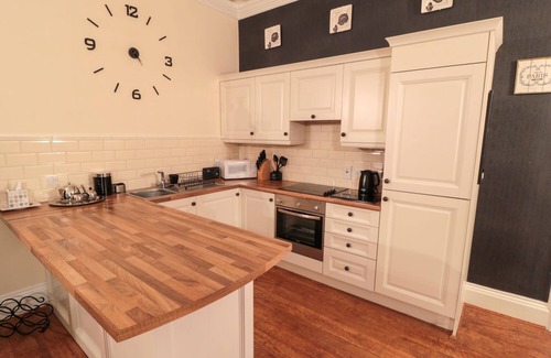 Briggswath Cottage | SNEATON HALL APARTMENT 4, romantic, luxury holiday cottage in Sneaton