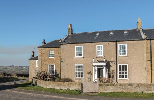 Briggswath Cottage | SNEATON HALL APARTMENT 4, romantic, luxury holiday cottage in Sneaton