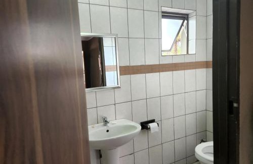 Newcastle Cabin | Snips Accommodation