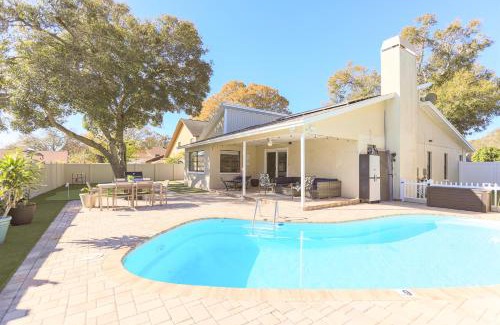 Largo House | Snook Haven - Hot Tub, Pool, Minigolf, Dog Space