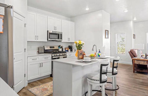 Ivins House | Snow Canyon Escape in St George with Community Pool and Hot Tub