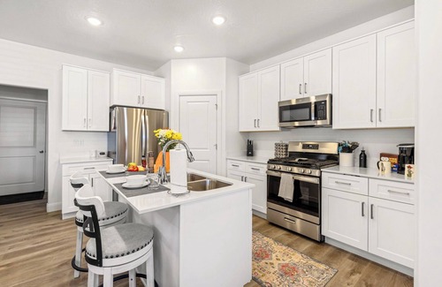 Ivins House | Snow Canyon Escape in St George with Community Pool and Hot Tub