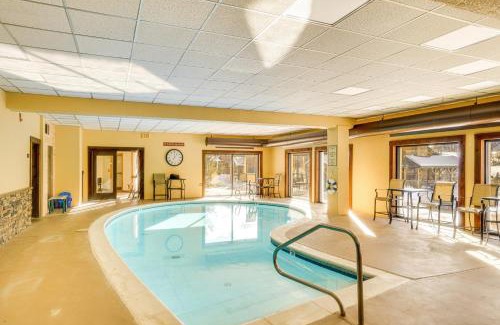 West Dover Apartment | Snow Mountain Condo Hot Tub and Shuttle to Resort
