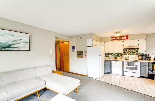 West Dover Apartment | Snow Mountain Condo Hot Tub and Shuttle to Resort