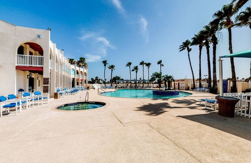 Port Isabel House | Snowbird-friendly Gulf-front house with hot tub, pool & on-site golf - dogs OK