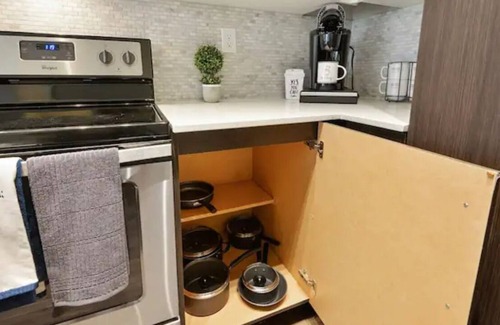 Riverwalk Fort Lauderdale Apartment | Snowbird Haven sunny escape condo~ in Las Olas w/ WIFI, Heated Pool, and Parking
