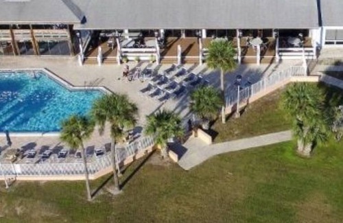 Lakeland House | SnowBird Heaven Cozy 2-Bedroom Bungalow w/Pool Hot Tub in Beautiful Lakeland, FL