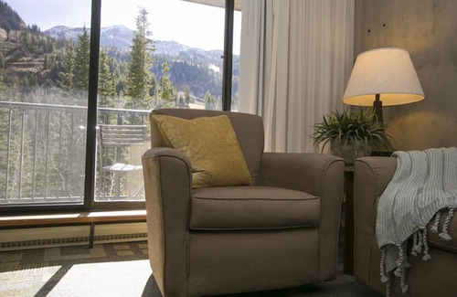 Salt Lake Mountain Resorts Condo | Snowbird, Iron Blosam, Jan 28-Feb 4 ,2023~ Steps to the Mtn