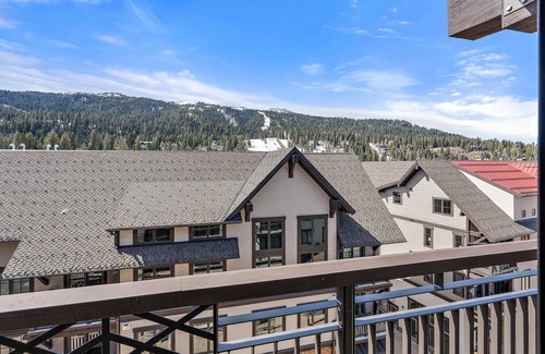 Tamarack Resort Apartment | Snowbird Peak Village Studio Condo - Scenic Condo with views|Fireplace & Balcony