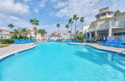 Corpus Christi House | Snowbirds Winter Texans Retired Couples Welcome! Heated Pool Hot Tub Gym