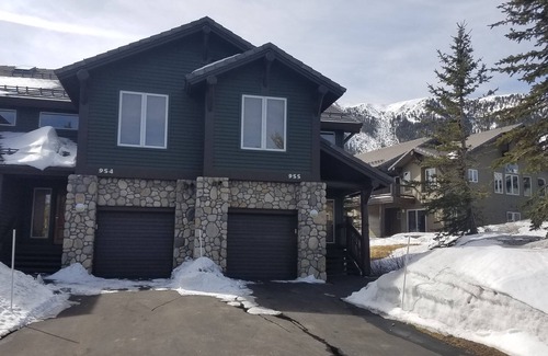 Mammoth Lakes Condo | Snowcreek Resort Vacation Rental #955