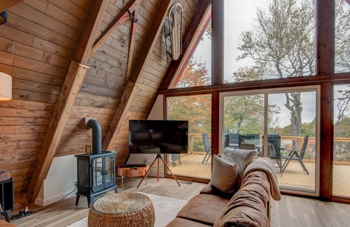 Beech Mountain Cabin | Snowmaker's Cabin - Right on the slopes, hot tub