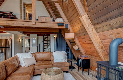 Beech Mountain Cabin | Snowmaker's Cabin - Right on the slopes, hot tub
