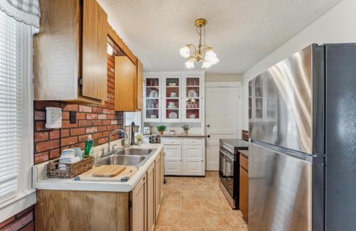 Niagara Falls House | Snug Escape Close to Niagara Falls home