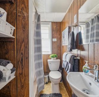Niagara Falls House | Snug Escape Close to Niagara Falls home