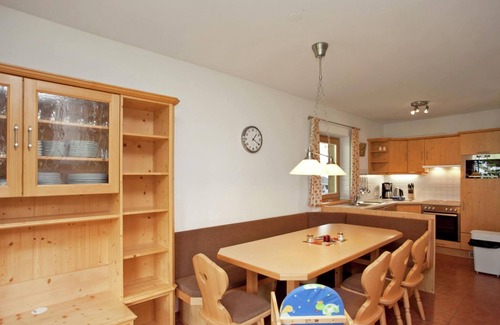 Wald im Pinzgau House | Snug Holiday Home in Wald-Königsleiten near Cross-country