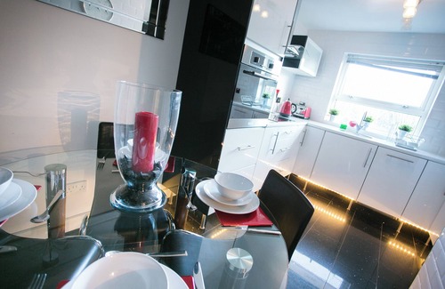 Belfast City Centre Apartment | So-Cute Cityside Apartment - 2 Bedroom Apartment. Sleeps 5