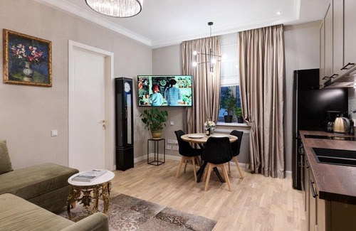 Zakharova-Pulikhova Apartment | SO Home apt in the heart of downtown (NEW)