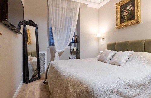 Zakharova-Pulikhova Apartment | SO Home apt in the heart of downtown (NEW)