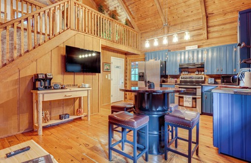 Cleveland Cabin | Soak in Hot Tub, Explore Outdoors: Cleveland Cabin