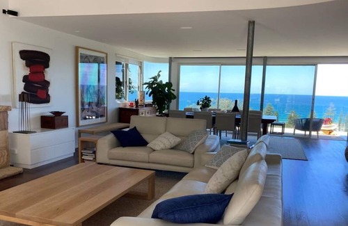 Newport House | Soak in Ocean Views from Peaceful Family Getaway