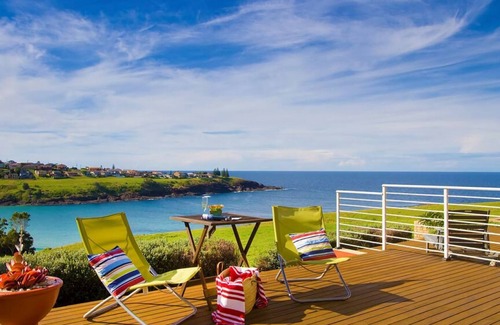Kiama Heights House | Soak in the stunning water views from the balcony