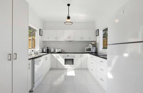 Sorrento House | Soak up Sorrento - “The Perfect Coastal Getaway!”