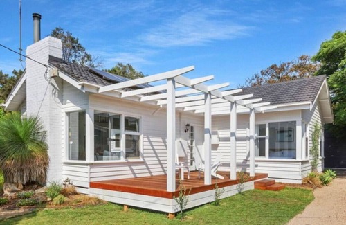 Sorrento House | Soak up Sorrento - “The Perfect Coastal Getaway!”