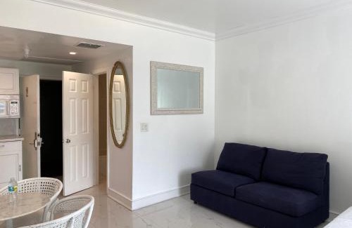 Flamingo/Lummus Apartment | SOBE OCEAN VIEW OCEAN DR charming studio -316