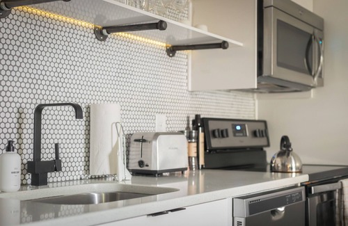 Rutledge Hill House | SoBro Guest House 9 by AvantStay | Artistic Stay, Walkable to Broadway/The Gulch