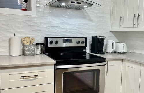 Calgary Apartment | Soft and Cozy Private Suite near Calgary Airport