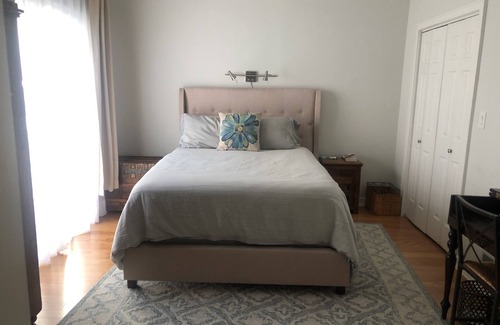 Ampere House | SoHo-style, historic townhouse steps from NYC train
