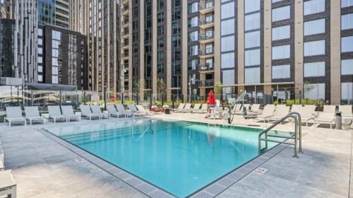 North Rosslyn Apartment | Sojourn Rosslyn Gym Pool Rooftop & Free Parking