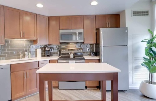 Ballston Apartment | Sojourn | VA Square | 2 BR