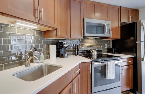Ballston Apartment | Sojourn | VA Square | 2 BR