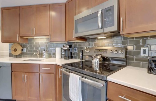 Ballston Apartment | Sojourn | VA Square | 2 BR