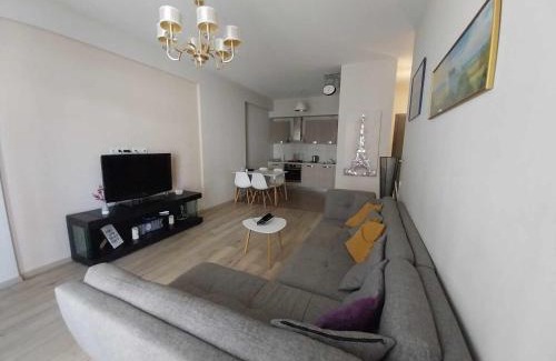 Saburtalo Apartment | Sol's M2 White Modern Apartments