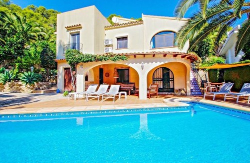 Benissa Coast Villa | Sola - pretty holiday property with garden and private pool in Benissa