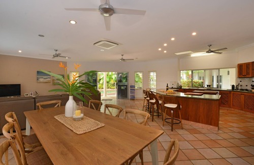 Port Douglas House | Solander House - 5 Bedrooms across from the Beach