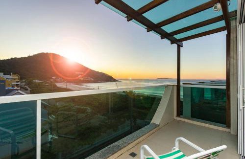 Quatro Ilhas Apartment | Solar das Ilhas 303 – Linda Cobertura Duplex com Piscina Privativa e Vista Panorâmica para o Mar de Quatro Ilhas.