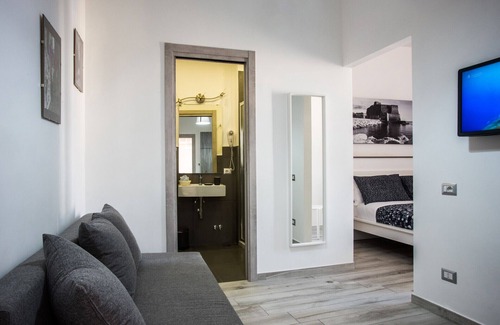 Naples City Centre Bed & Breakfast | Solarium al Duomo - Suite 3 by Wonderful Italy