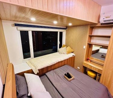 Las Pinas Apartment | SolAzur Staycation SMDC South Residences Las Piñas with 100MBPS Wifi &NETFLIX &BAR STATION &CITY LIGHTS VIEW